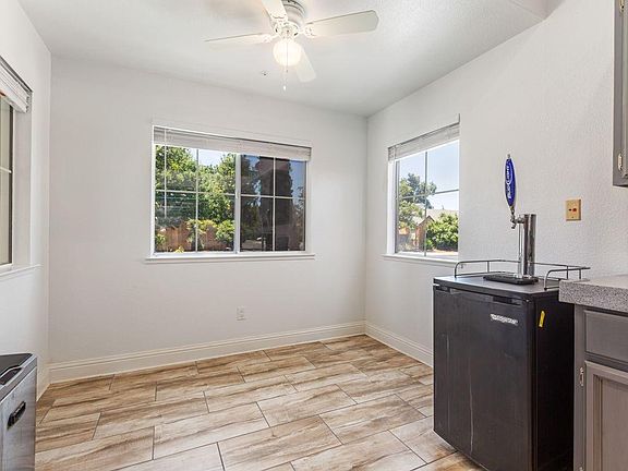 5th image of 1001 Barnes Cir