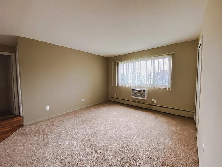 Holland Gardens Apartments — Photo 3
