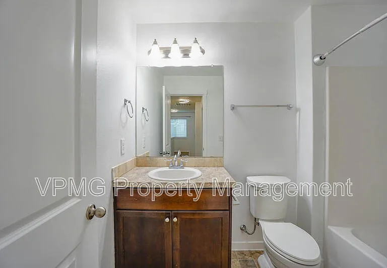5941 NE 48th St — Photo 22