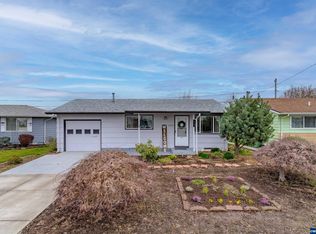 1456 Country Club Cir, Woodburn, OR 97071