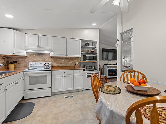 3rd image of 9446 Greenwing Dr.