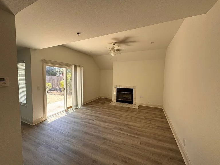 2056 Santa Rita St — Photo 2
