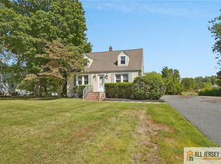 62 Claremont Rd, Franklin Park, NJ 08823