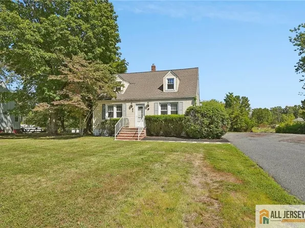 62 Claremont Rd, Franklin Park, NJ 08823