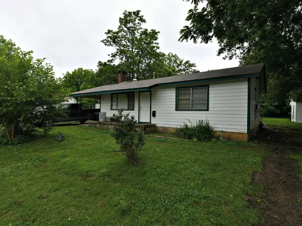 911 Gillham Ave, Mena, AR 71953
