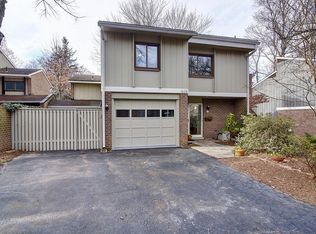 1628 Greenbriar Ct, Reston, VA 20190