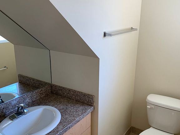 5th image of 14823 Sylvan St #7