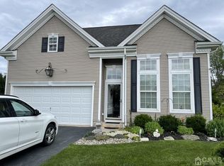 10 Pebble Creek Rd, Dayton, NJ 08810