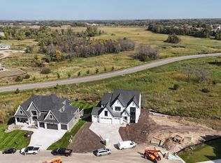 1986 Leaping Deer Cir, Medina, MN 55340