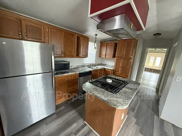 1735 Blackhawk Dr — Photo 2