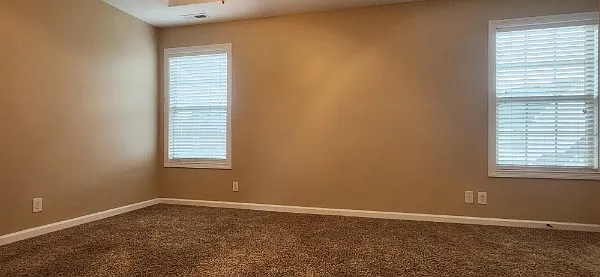 511 Falkland Cir — Photo 5