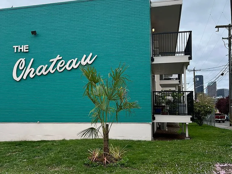 The Chateau Apartments — Photo 20