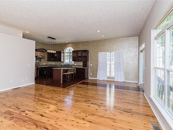 5th image of 10477 Penton Ct
