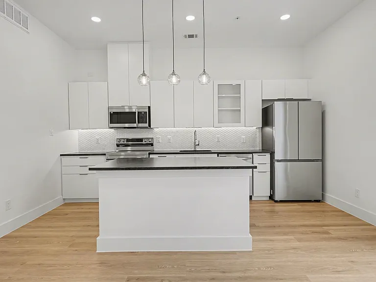 2217 N Fitzhugh Ave #202 — Photo 16