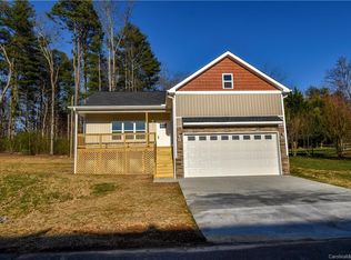 27 Crab Meadow Dr, Hendersonville, NC 28739