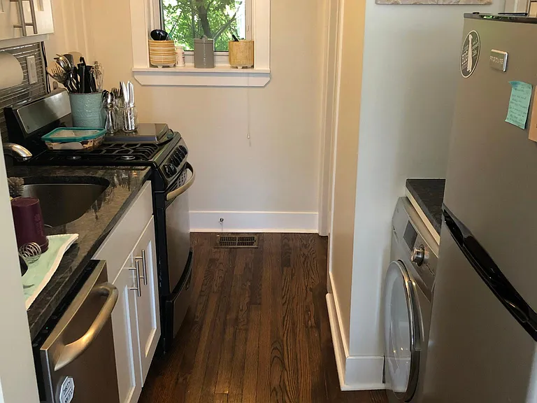 646 1/2 W Roscoe St #1N — Photo 16