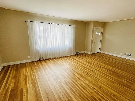 3rd image of 204 Mitchel St