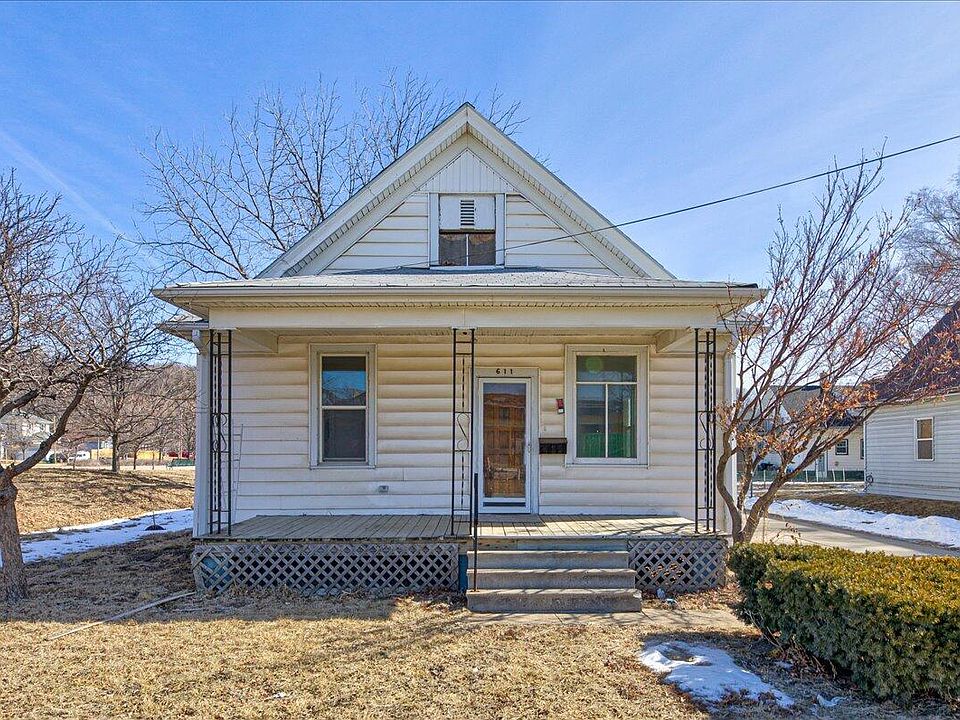 1st image of 611 N 8th St