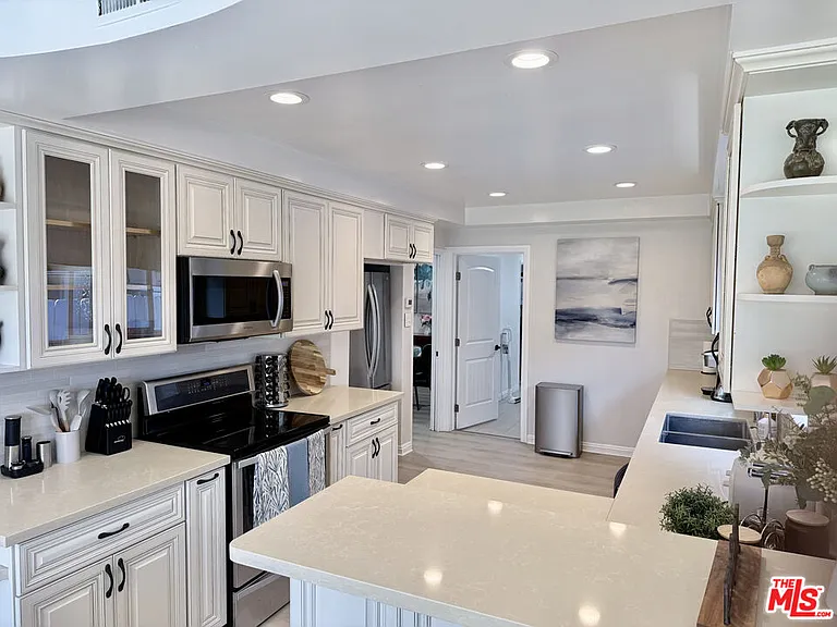 6605 S Sherbourne Dr — Photo 11