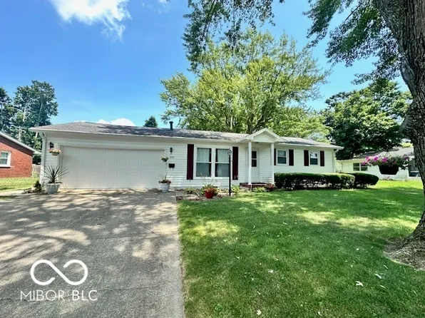 3043 Fairlawn Dr, Columbus, IN 47203