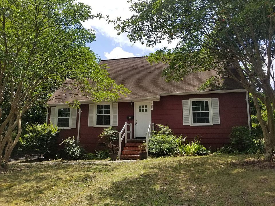 1st image of 702 Tanyard St