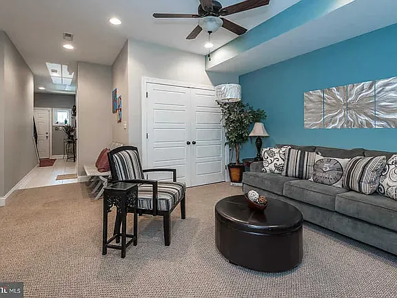 532 Green Ln — Photo 4