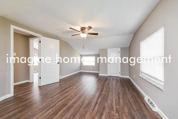 2392 Ashdale Dr — Photo 7