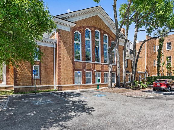 2nd image of 504 E Ross Ave #204