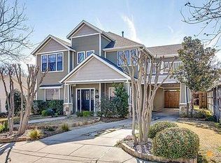 304 E Franklin St, Grapevine, TX 76051