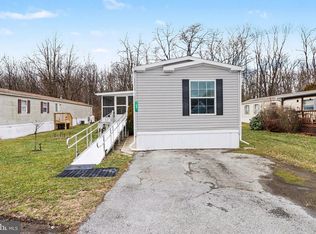 32 Hathaway Dr, Carlisle, PA 17015