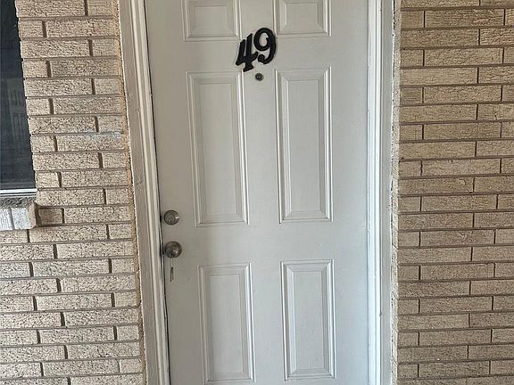 4th image of 516 Holiday Dr #49