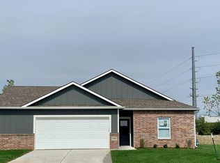 1604 Casey Cir, Newton, KS 67114