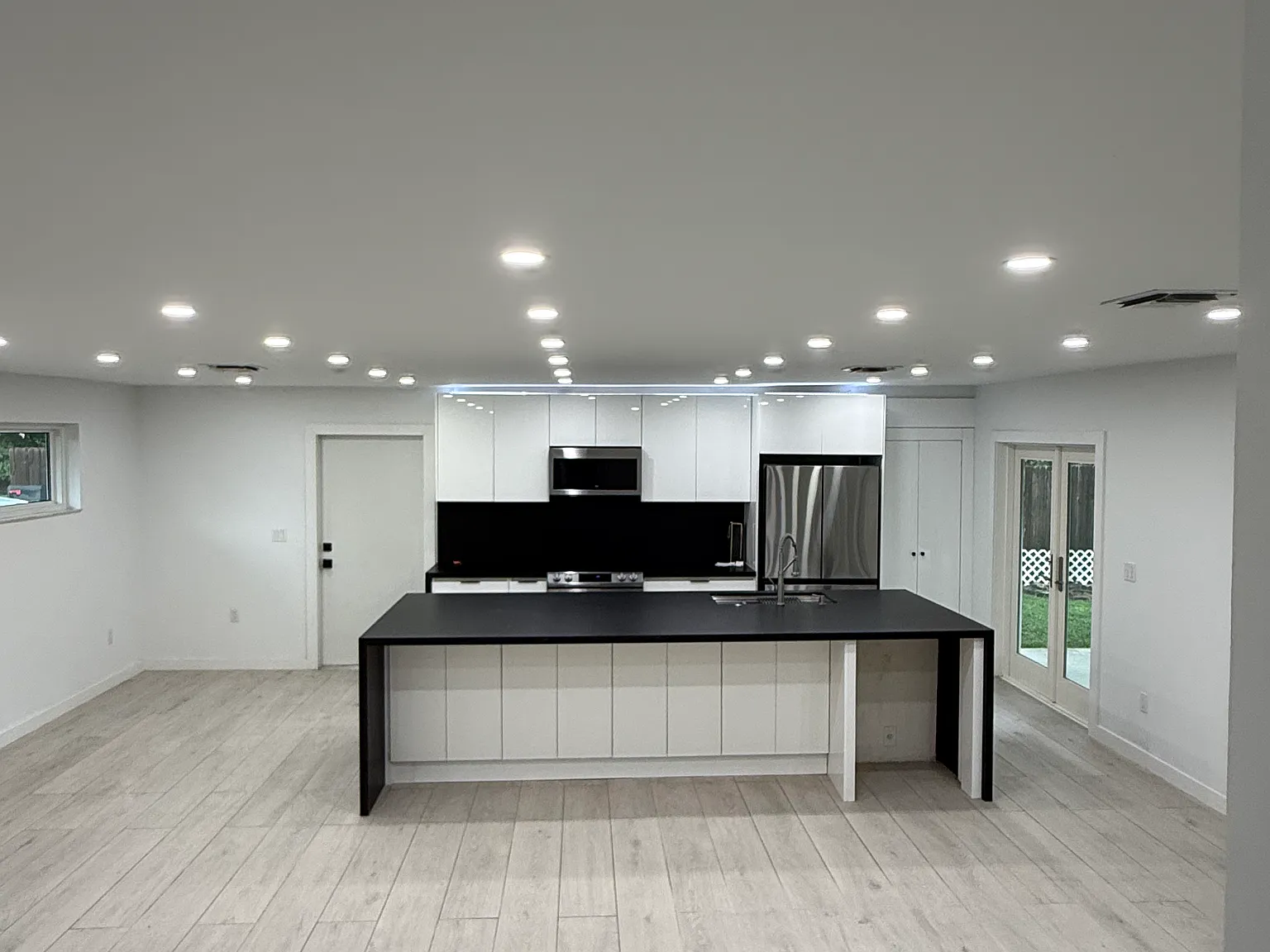 3 bed, 2090 sqft, $4,750 — Photo 3