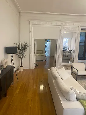 Rented by Compass | media 9