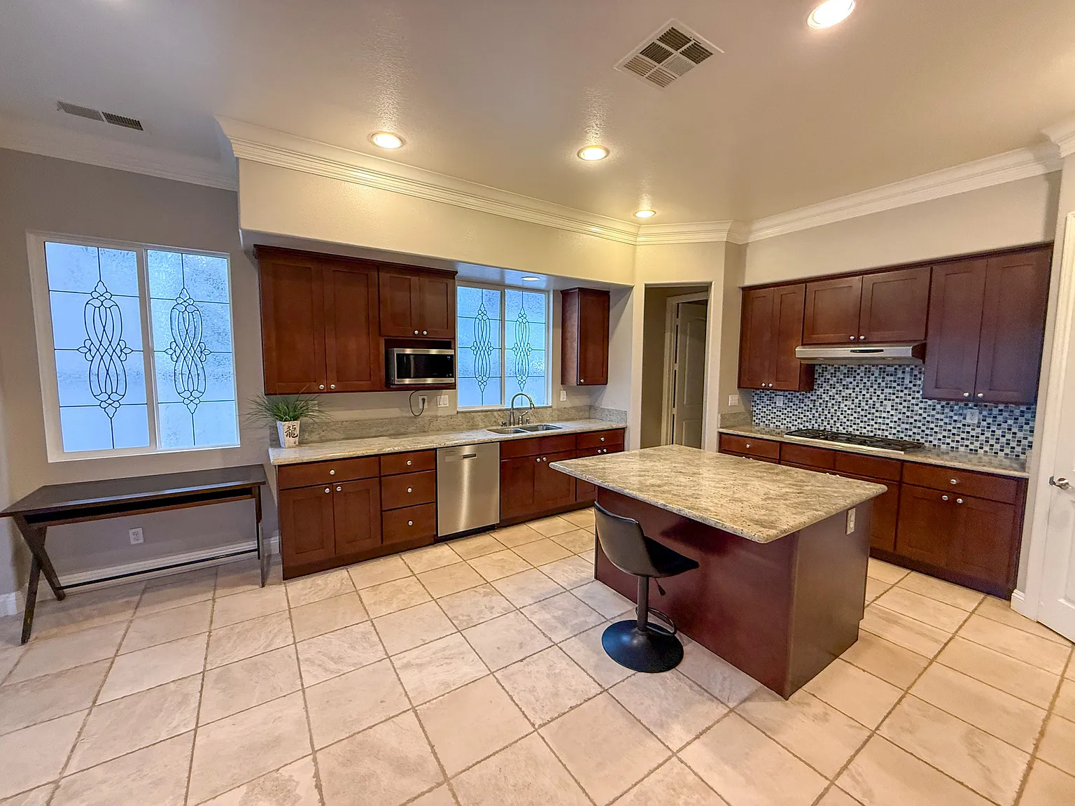4 bed, 3162 sqft, $6,000 — Photo 4