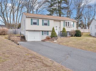 15 Danaher Cir, Springfield, MA 01118