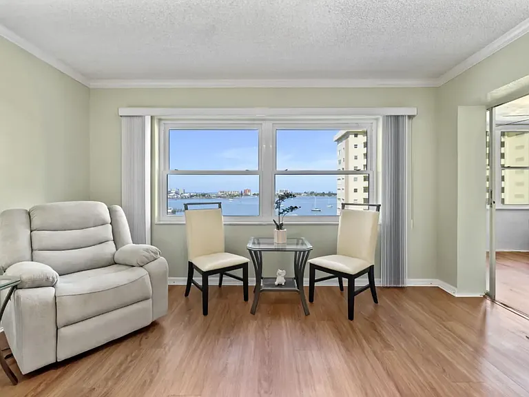 4550 Cove Cir #704 — Photo 26