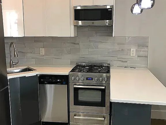 3rd image of 2038 5th Ave APT 4F