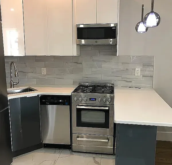 2038 5th Ave #4F — Photo 3