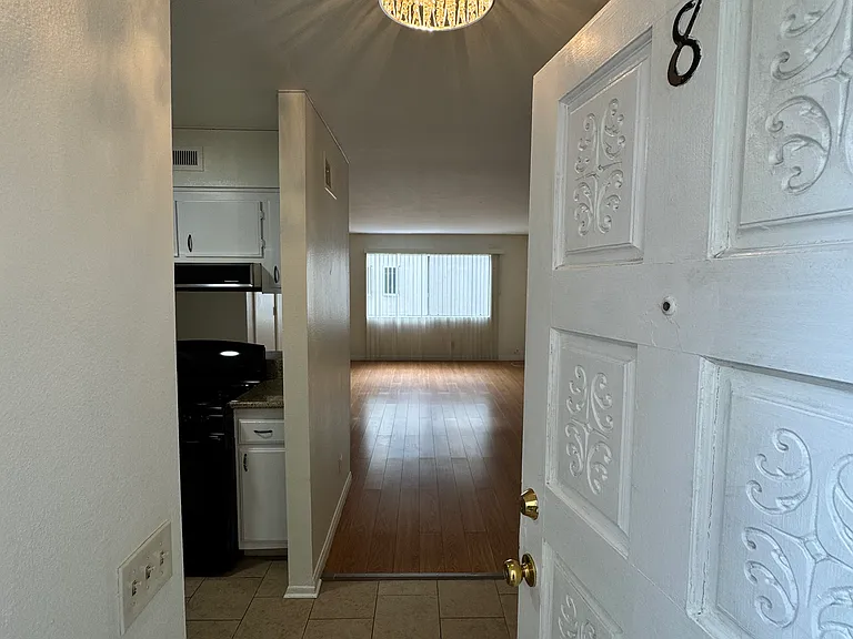 14931 Magnolia Blvd #8 — Photo 10