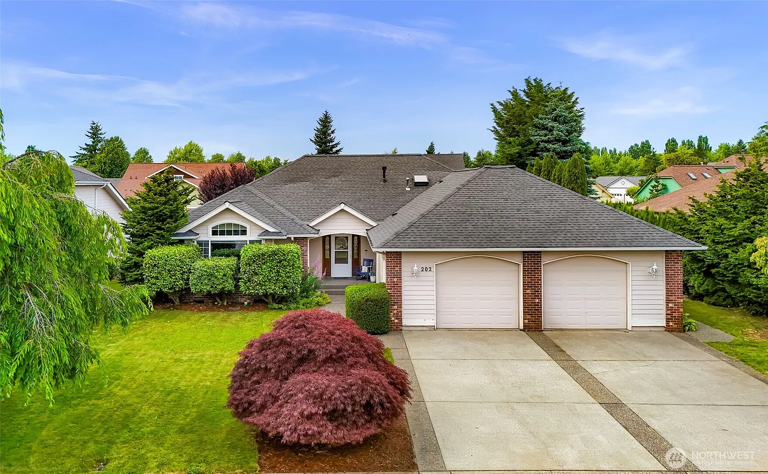 202 E Sunrise Drive photo 1