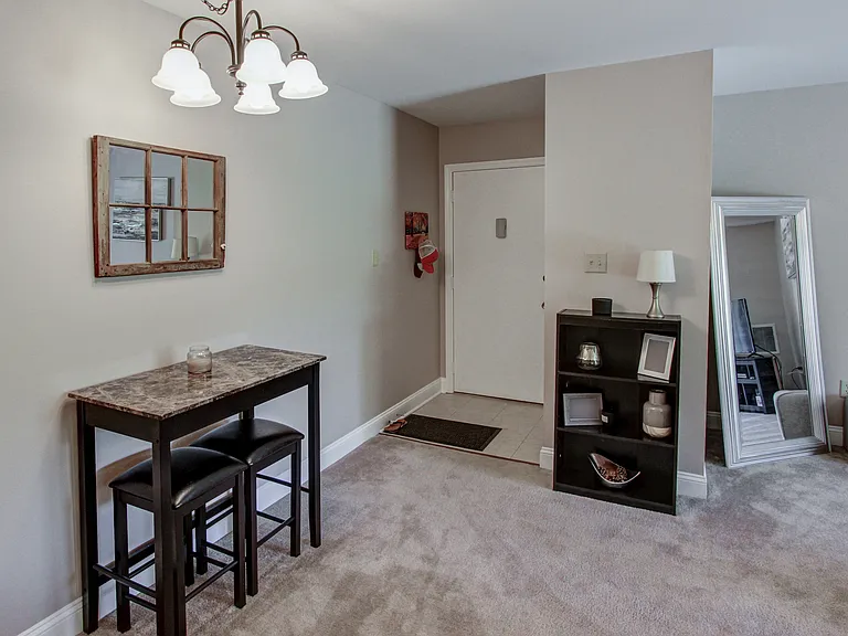 Hollandale Apartments — Photo 44