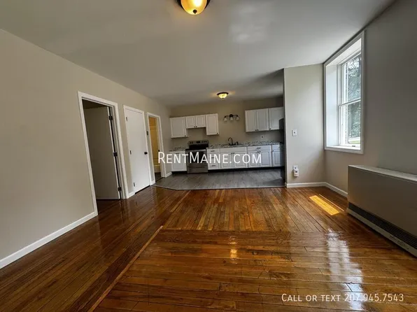 35 West St APT 1D, Gardiner, ME 04345