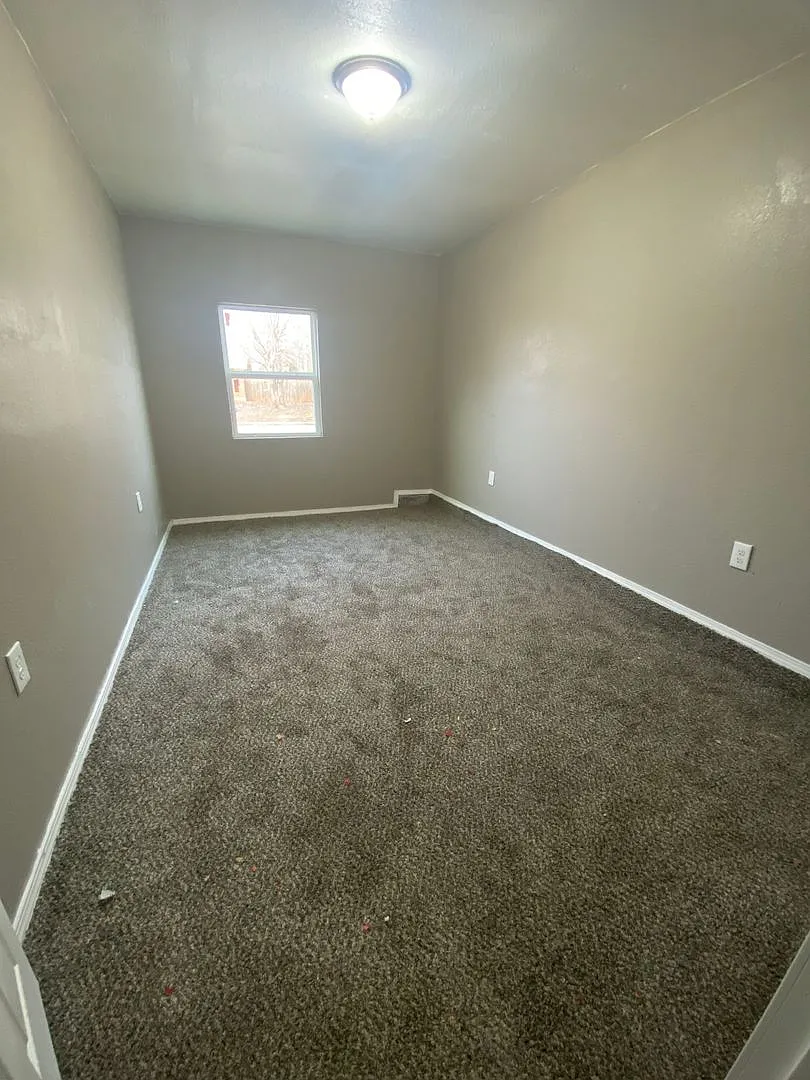 Charming 5 Bedroom House — Photo 4