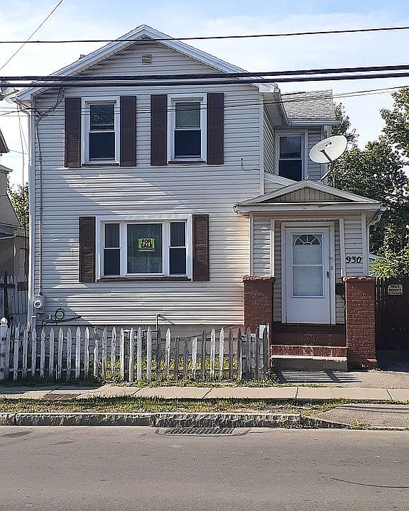 2nd image of 930 Jay St