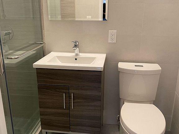 5th image of 235 W 48th St APT 21G