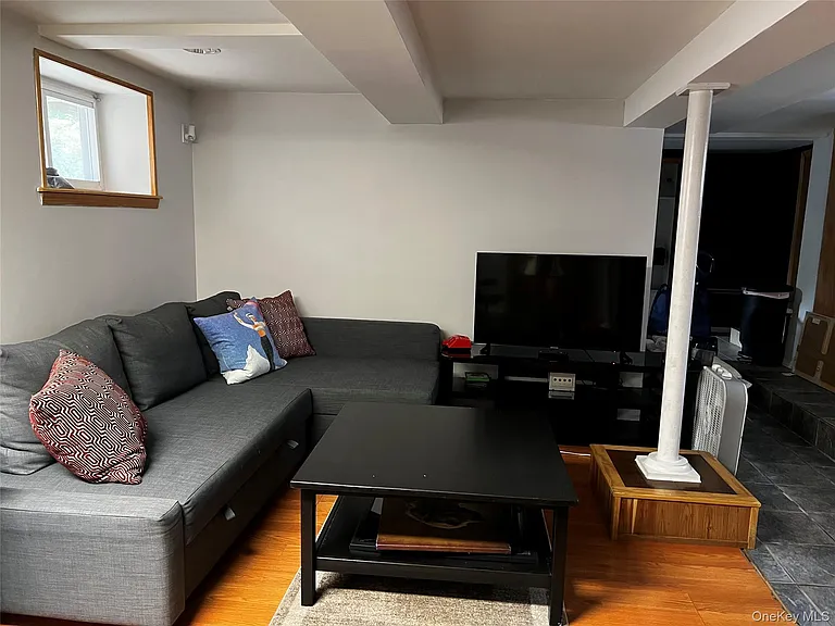 311 W Chester St — Photo 15