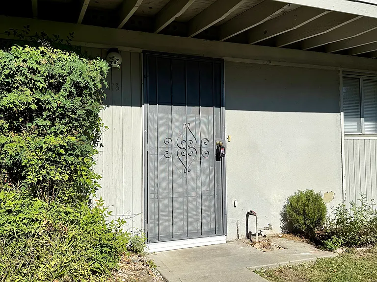 1113 Gravelia St — Photo 2
