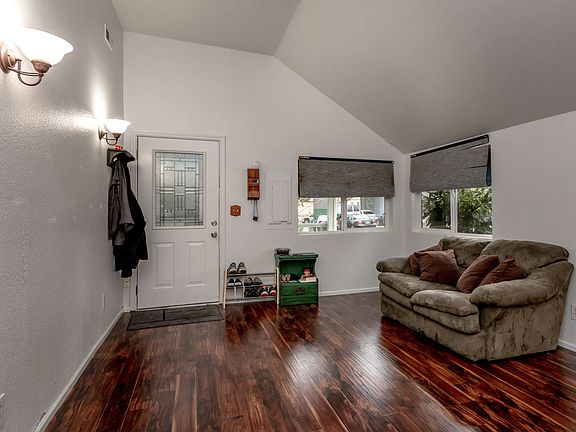 3rd image of 304 31st St SE