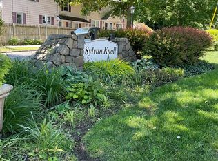 238 Sylvan Knoll Rd, Stamford, CT 06902